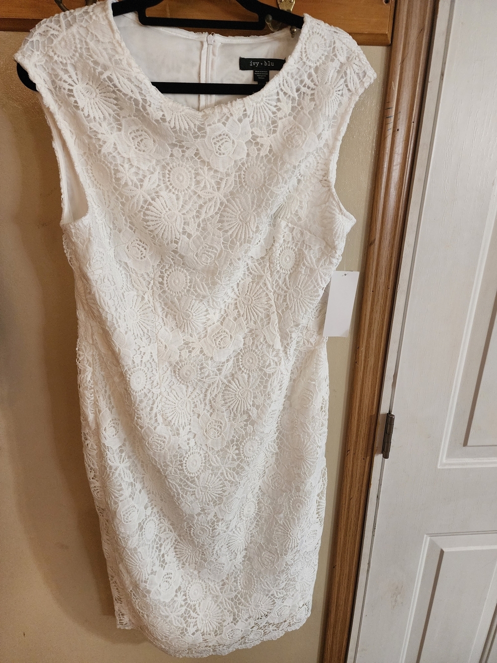 Dz 10 NEW WITH TAG Ivy & Blu White Floral Lace Midi Dress